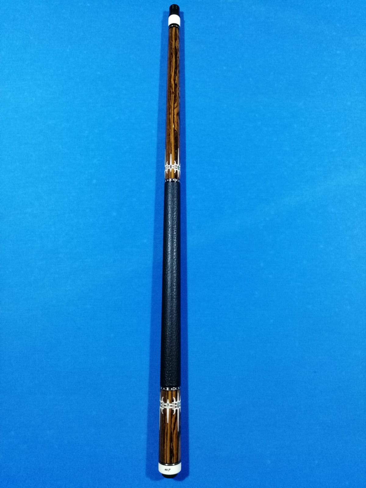 EC7-B3\Le\Black